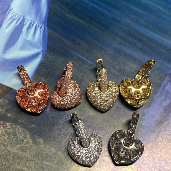 🌟 Beautiful Gold Diamond Heart Earrings - Picture 7 of 7